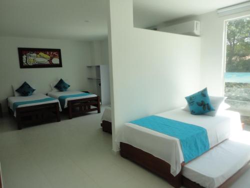 Ένα ή περισσότερα κρεβάτια σε δωμάτιο στο Brizzamar Hotel