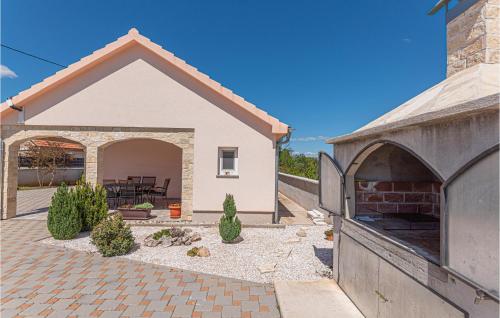 Gallery image of Lovely Home In Bristani Donji With Wifi in Brištane