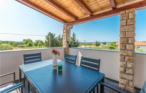 Μπαλκόνι ή βεράντα στο Amazing Home In Tinj With Kitchen