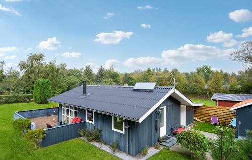 a house with a solarium on the roof at 3 Bedroom Nice Home In Hals in Hals