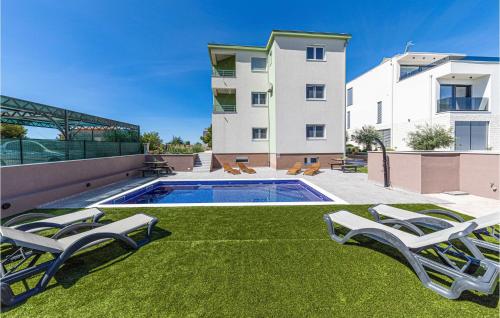 Two-Bedroom Apartment Saldun With Sea View 08