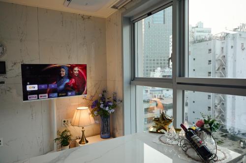 TV a/nebo společenská místnost v ubytování Rest in the City