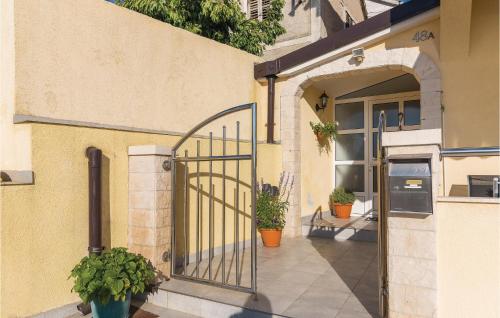 Three-Bedroom Holiday Home In Sibenik