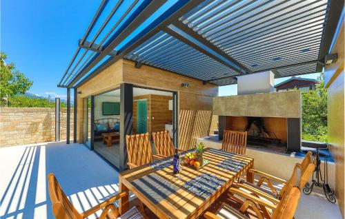 Balkón alebo terasa v ubytovaní Cozy Apartment In Kastel Stari