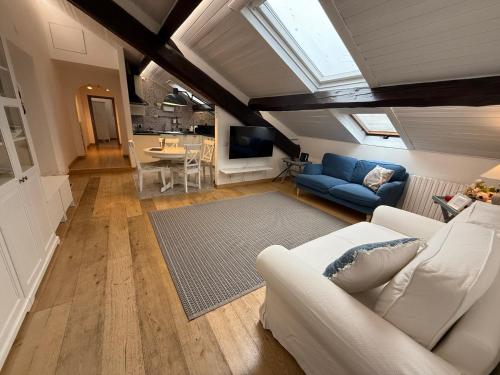 Sunny 2BR Penthouse Near Milano Centrale