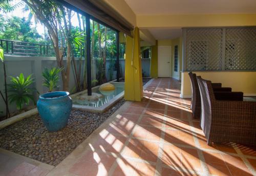 Predel za sedenje v nastanitvi Palm View Villa