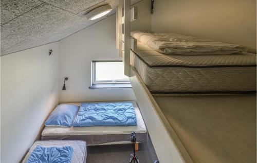 a small room with two bunk beds in it at Holiday Home Halvejen Hytte Spjald Ii in Spjald