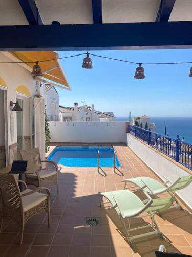Appartement in Nerja with private pool and sea view