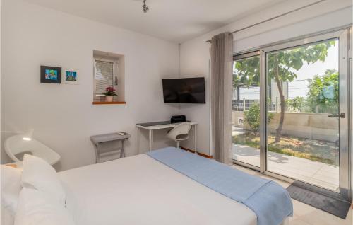 Nice Apartment In Rab With House Sea View