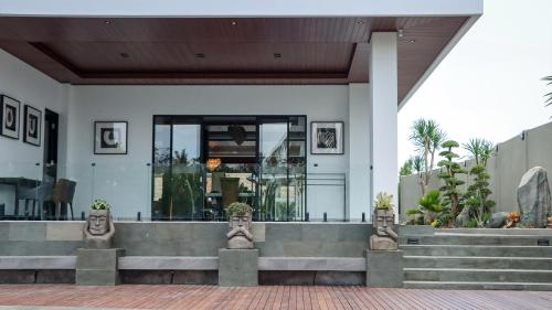 Exteriér nebo vchod ubytování Anukula Villa, A Luxury 4-BR Private Pool Villa in Kemenuh Ubud