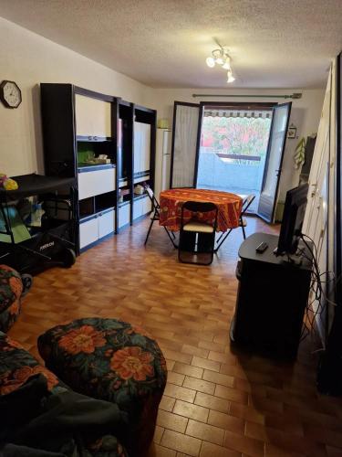 Photo de la galerie de l'établissement Maison accueillante à Le Barcarès avec jardin, au Barcarès