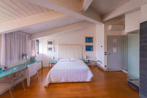 Postel nebo postele na pokoji v ubytování Century Hotel