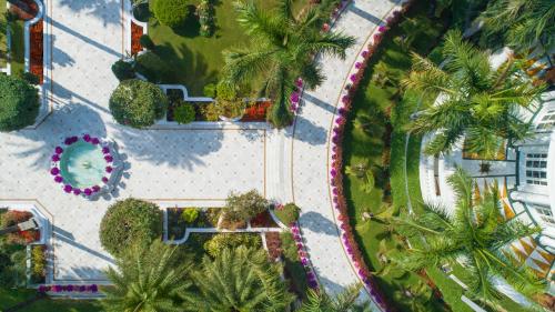 an overhead view of a park with palm trees and a pool at Taj Mahal Lucknow in Lucknow