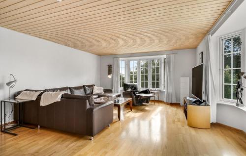 a living room with a couch and a table at Pet Friendly Home In Ebeltoft With Wifi in Ebeltoft