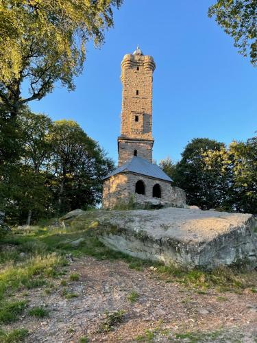 an old brick tower on top of a hill at Schöne Ferienwohnung mitten im Pfälzerwaldgebiet in Leimen