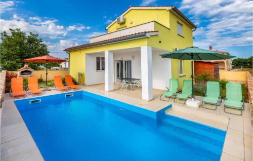 Four-Bedroom Holiday Home In Valbandon