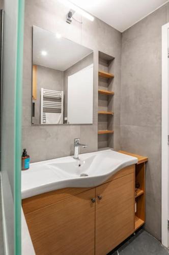 Athens Lycabettus hill, 2 bd apt- Apokafkon