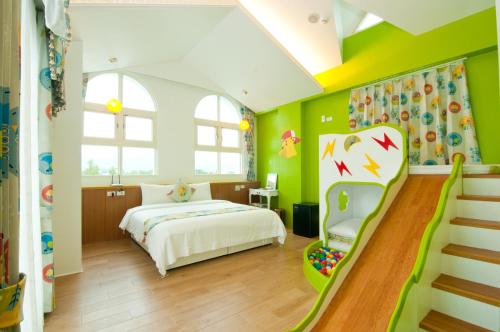 a bedroom with green walls and a bed with a slide at Michelin Castle - Yilan Homestay in Wujie