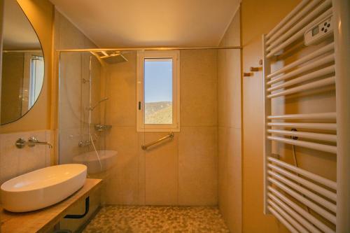 Salle de bains dans l'établissement Guetali du Rocher