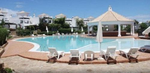 Πισίνα στο ή κοντά στο villa pour location vacances