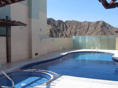 The swimming pool at or close to Mirage Hotel Al Aqah