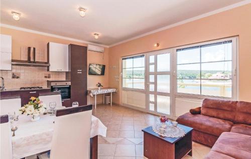 Kuchyňa alebo kuchynka v ubytovaní Apartment Ribnica-Krusevo With Sea View Ix