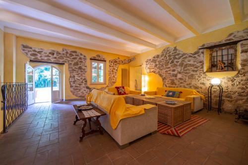Ένα ή περισσότερα κρεβάτια σε δωμάτιο στο Villa Bianca by MMega