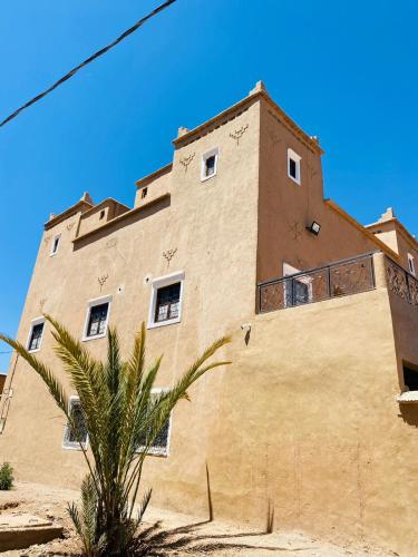 Edificio en el que se encuentra el hostal o pensión