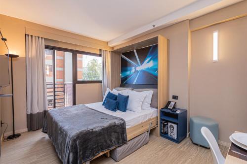 a hotel room with a large bed and a window at APS - Alpha Stay By Anora Spaces in Barueri