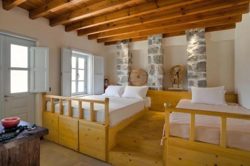 Postel nebo postele na pokoji v ubytování Santanna Suites