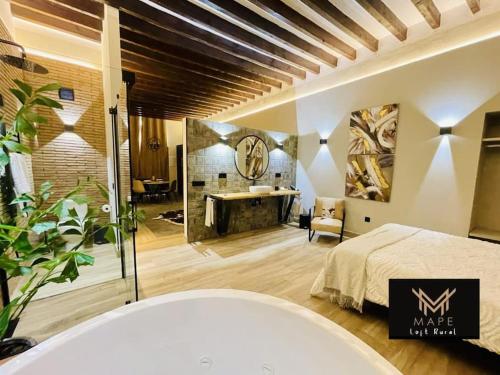 a bedroom with a bed and a bathroom with a tub at Winahost Algar Rural in Algar