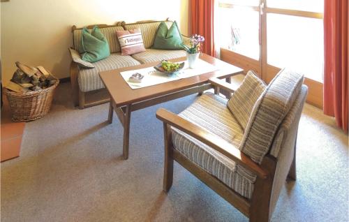 a living room with a table and a couch at Ferienwohnung In Obernberg in Obernberg am Brenner
