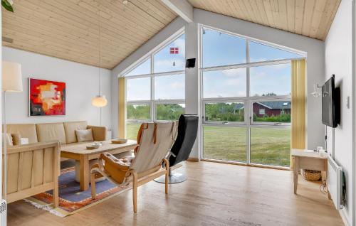 TV a/nebo společenská místnost v ubytování Holiday Home Kuskevej Jerup Ix