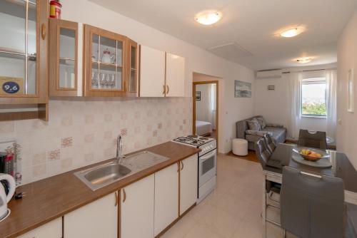 Dapur atau dapur kecil di Apartments Srdanovic