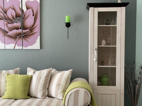 a room with a couch with pillows and a shelf at Ferienhaus DolceVita in Walkenried