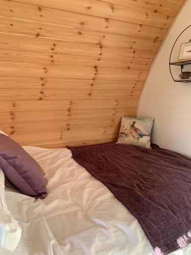 Postel nebo postele na pokoji v ubytování Mingle Dale- Bugthorpe Grange Glamping