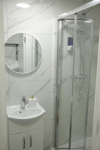 Koupelna v ubytování Private Ensuite 4 min drive to Luton Airport