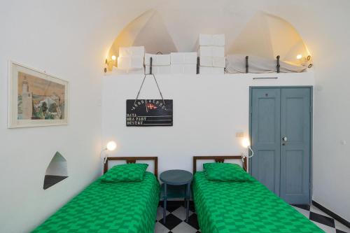 Postel nebo postele na pokoji v ubytování Casa Saracena Fronte Mare