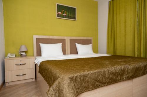Ένα ή περισσότερα κρεβάτια σε δωμάτιο στο Flamingo Hotel Baku