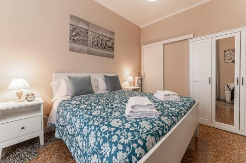 Apartment in Tuscolana Train Station & Metro A