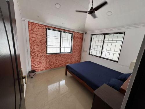 Postel nebo postele na pokoji v ubytování Dream house fort kochi