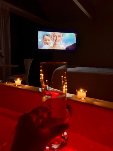 Televisyen dan/atau pusat hiburan di Home Paradis & Spa