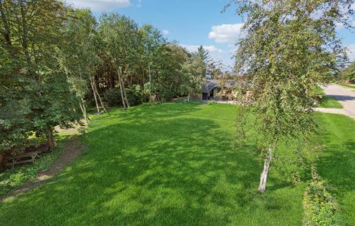 Jardín al aire libre en Awesome Home In Nykøbing M