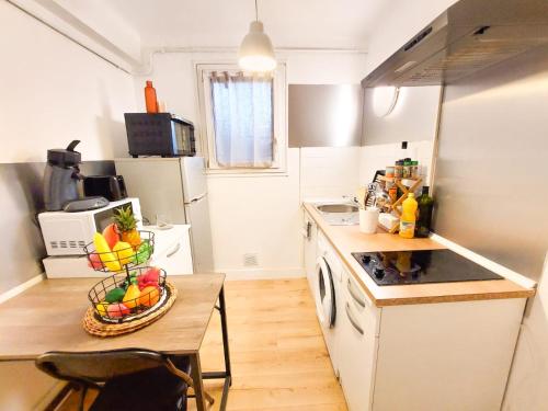 Photo de la galerie de l'établissement Joli Studio à 3 min à pied du port de Toulon, à Toulon