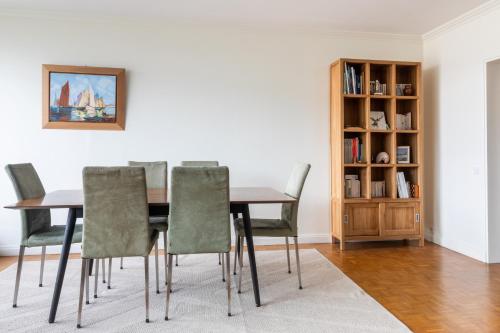 Photo de la galerie de l'établissement Familial apartment for 6 - Auteuil, à Paris