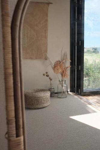 a room with a doorway with a table and a window at Lynæs Surfcenter in Hundested