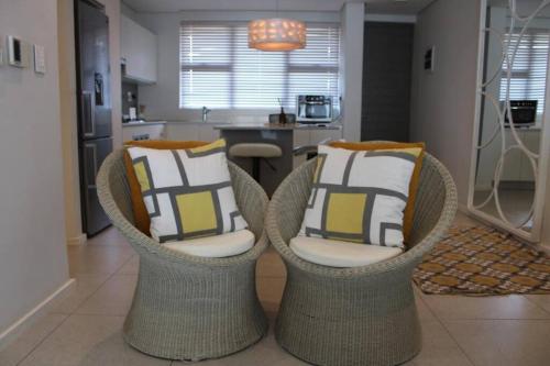 Ruang duduk di Umhlanga Coastal Chic