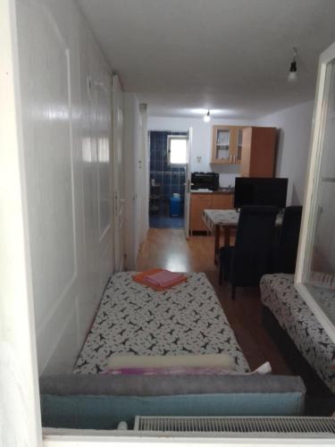 a room with a bed in the corner of a room at Sobe za izdavanje Nedeljković in Lukovo