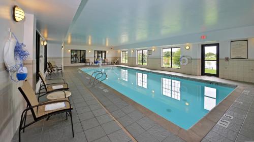 Πισίνα στο ή κοντά στο Staybridge Suites West Des Moines by IHG