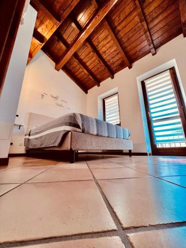 a bedroom with a bed in the middle of a room at Vittoria Holiday House Stresa in Stresa